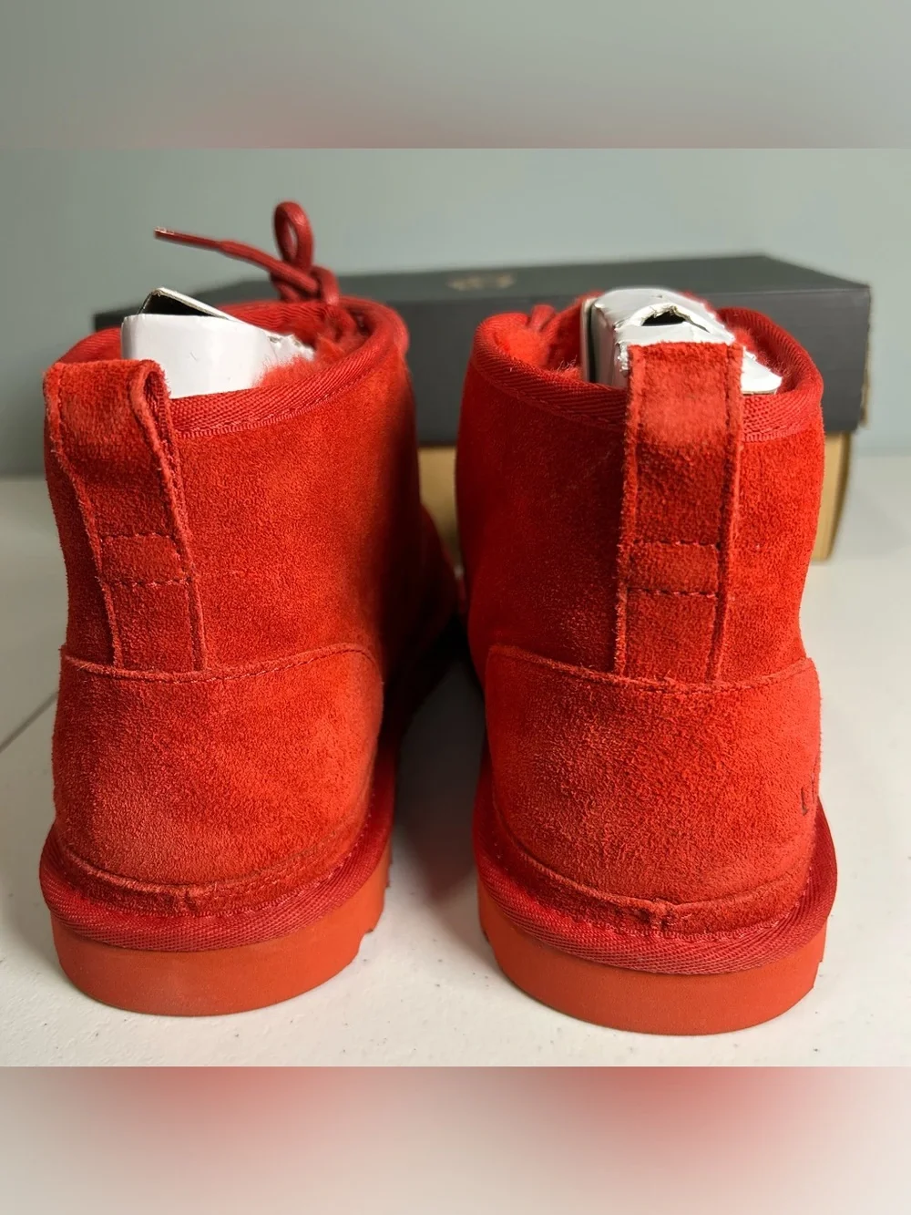 UGG Men’s Neumel Chukka Lace Up Ankle Boots Samba Red NEW Size 9